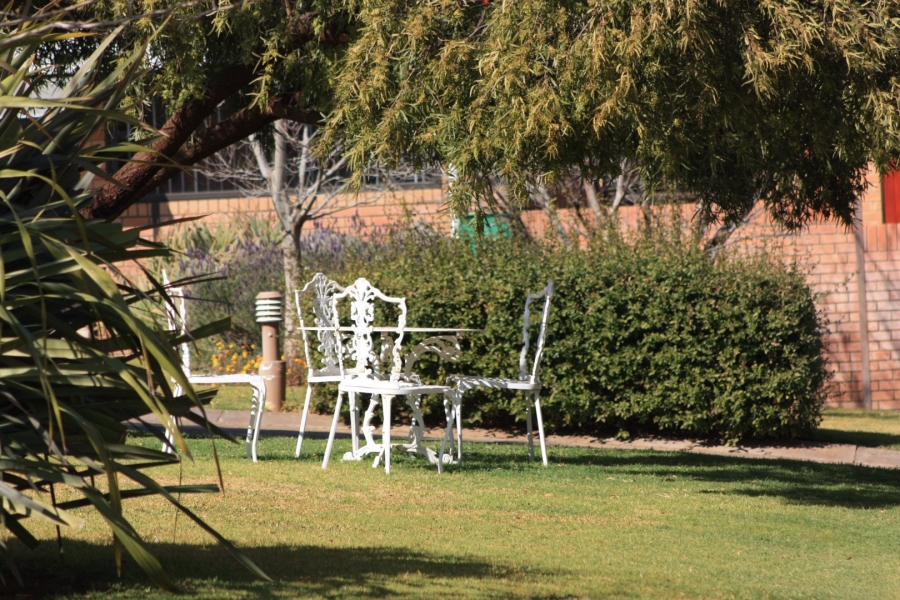 2 Bedroom Property for Sale in Langenhovenpark Free State